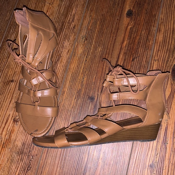 American Eagle Gladiator Sandals - Picture 3 of 3